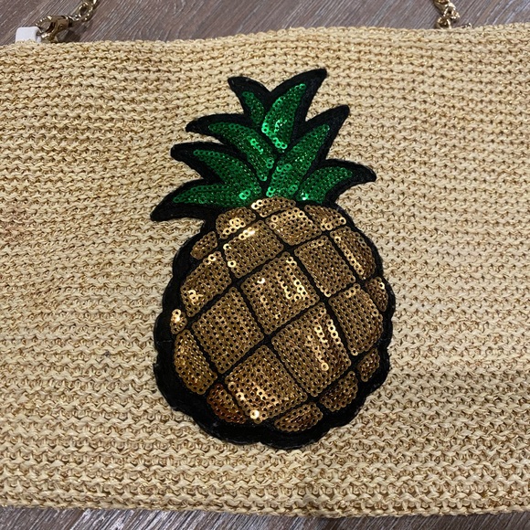 Woven pineapple detail wristlet with golf removable chain strap, gold zipper - Picture 2 of 2